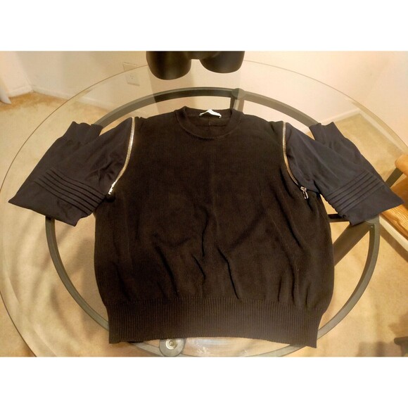 Rare Givenchy Black Zipper Sweater (Detachable sleeves)